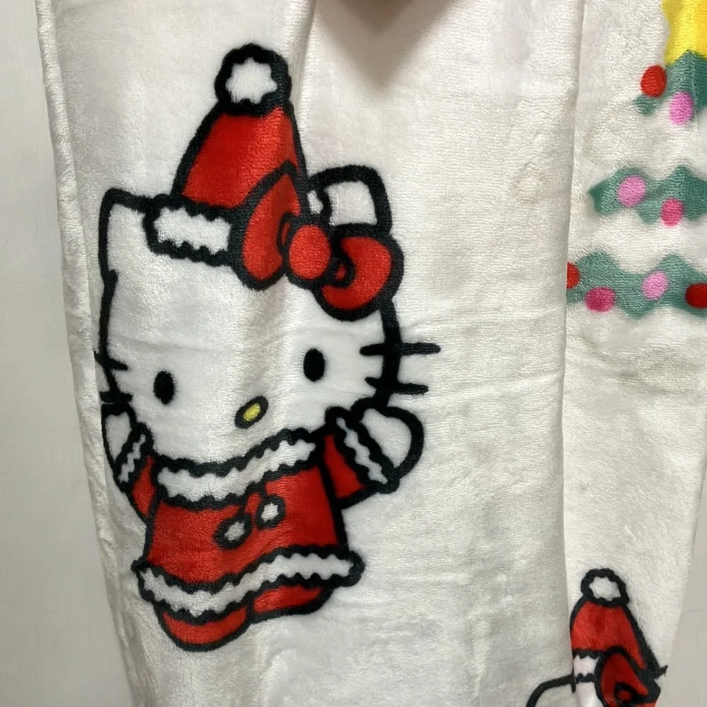 NWT 2023 HELLO KITTY PLUSH CHRISTMAS TREE CHRISTMAS THROW BLANKET